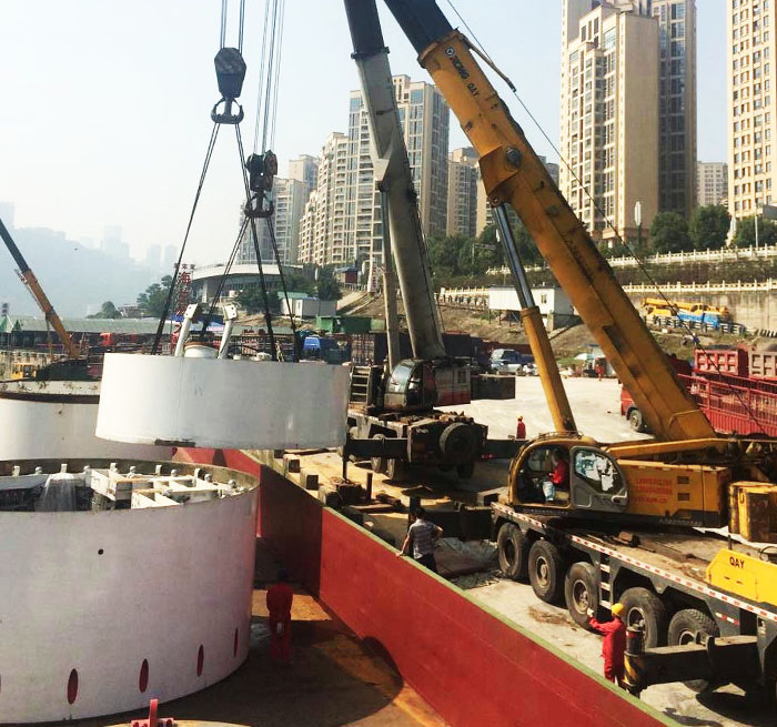 金东吊车作业中
